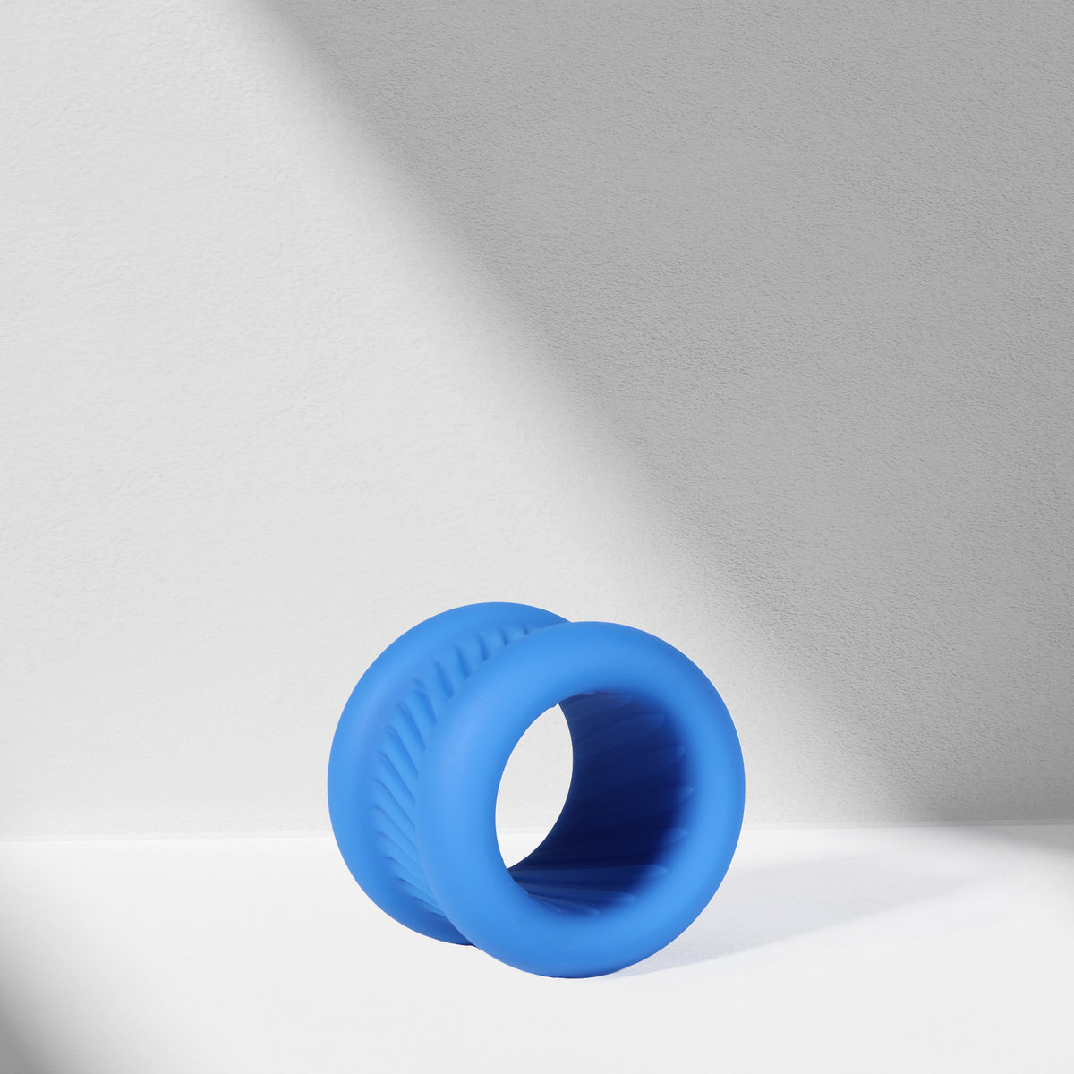 GreedyCluster O-RING 01 platinum silicone cock ring set with flexible ring design