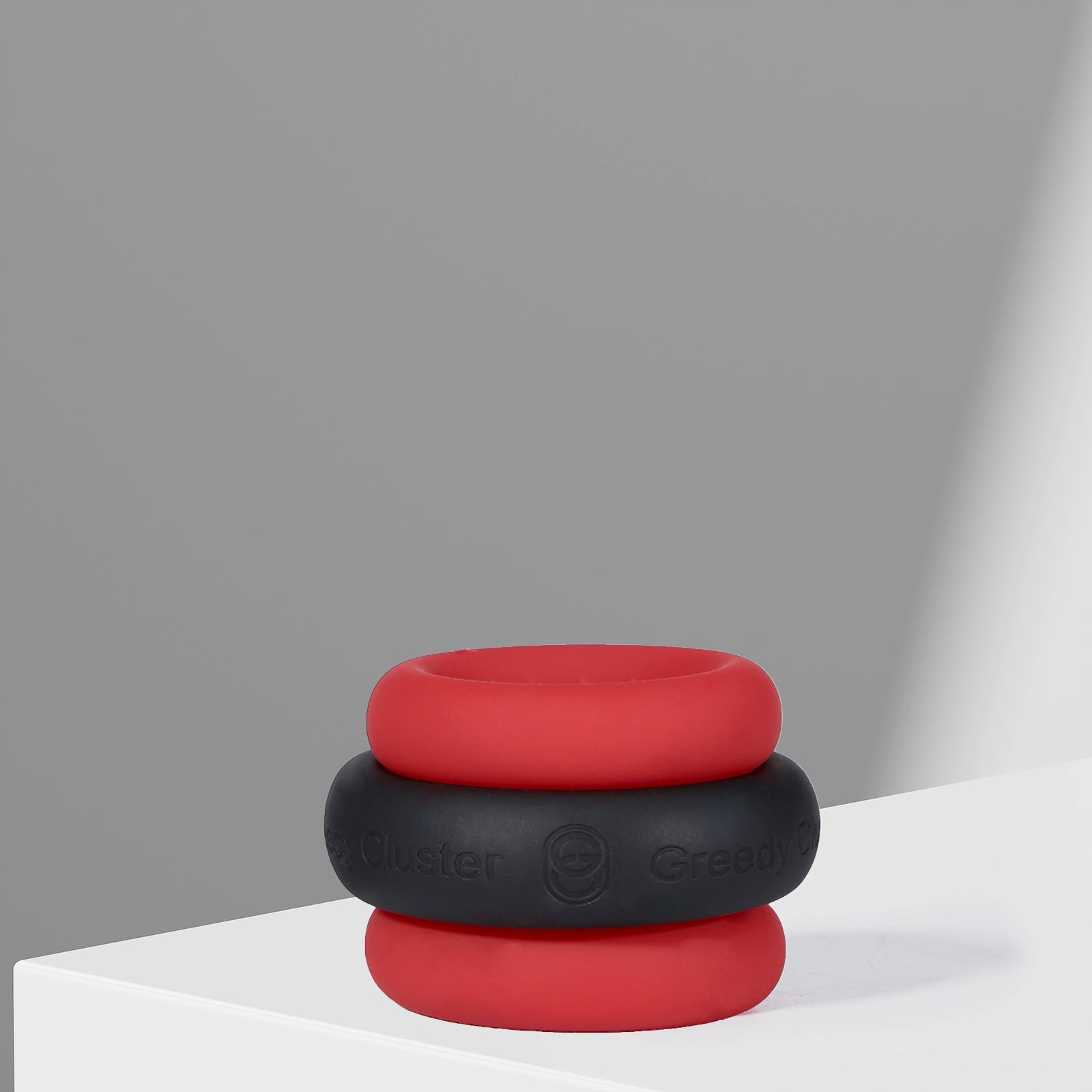 GreedyCluster O-RING 01 platinum silicone cock ring set with flexible ring design